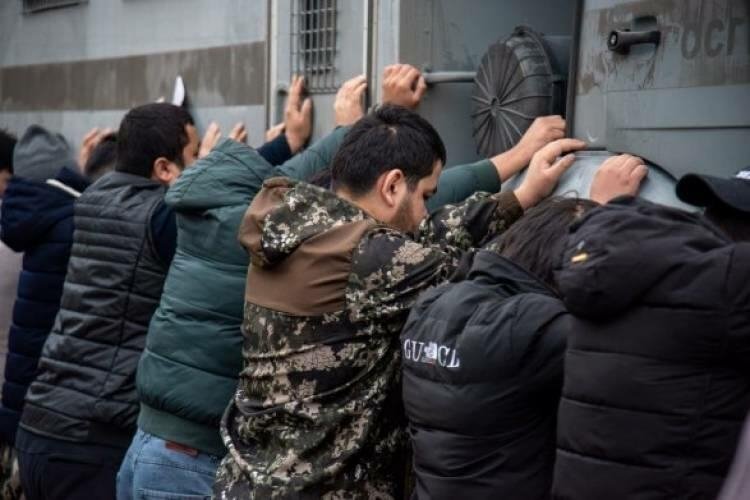 TƏCİLİ: Rusiyada miqrantlara basqın edildi: Aralarında azərbaycanlılar da var?