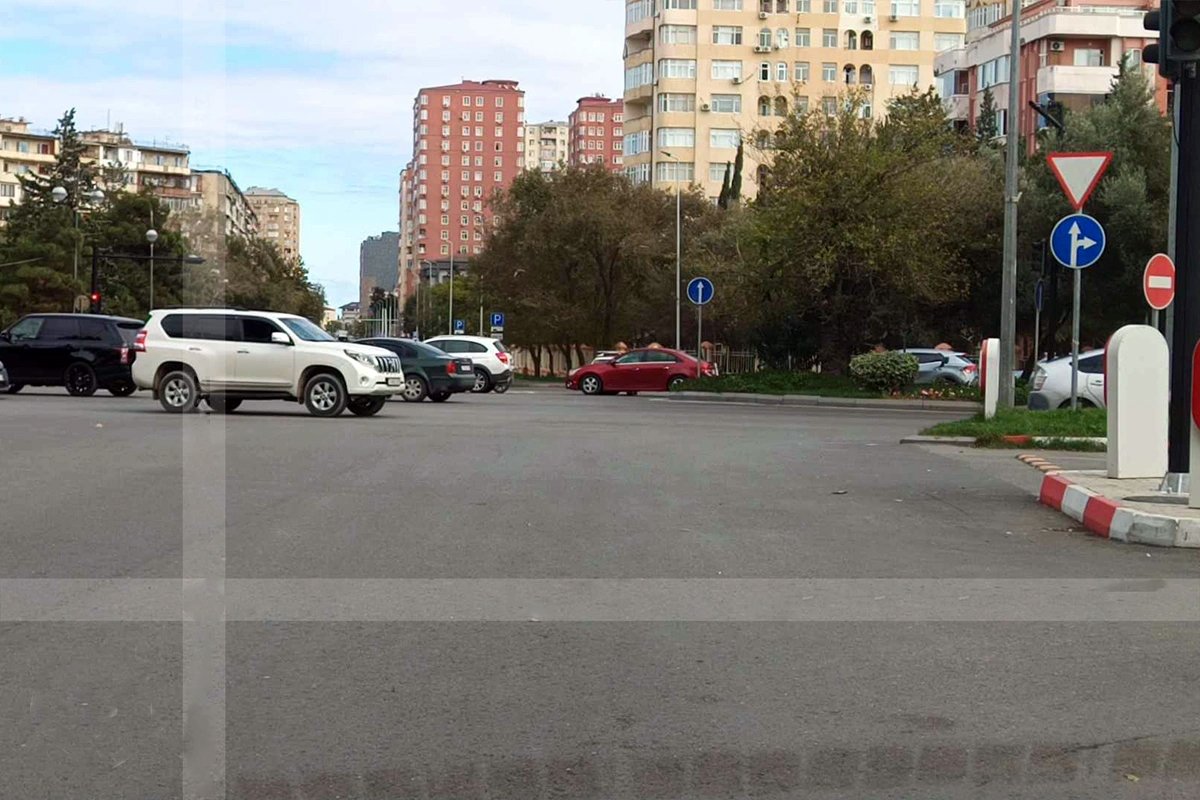 Binəqədidə TƏHLÜKƏLİ VƏZİYYƏT: Qurum piyada keçidlərinin təşkilinin mümkün olmadığını deyir