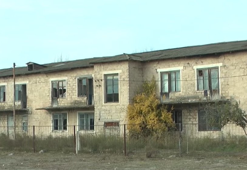 300 nəfərin təhsil aldığı lisey QƏZALI VƏZİYYƏTDƏDİR - Rəsmi AÇIQLAMA