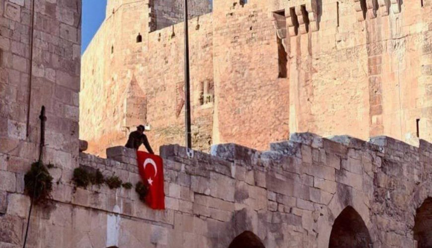 Hələb qalasına Türkiyə bayrağı ASILDI