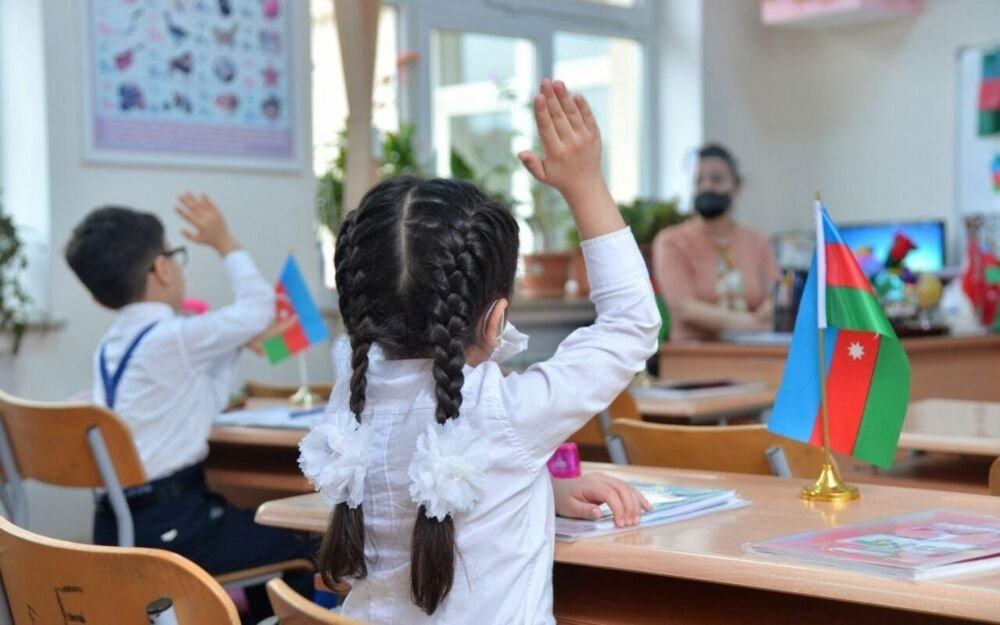 Məktəblərdə şagird sayının azalmasının doğurduğu FƏSADLAR - Çarə NƏDİR?