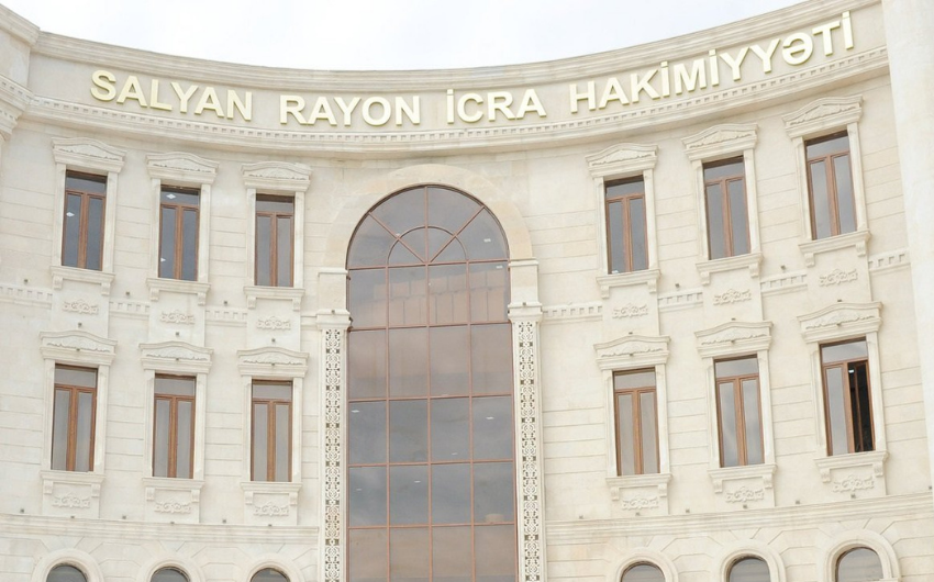 Salyanda "KÖHNƏ HAMAM, KÖHNƏ TAS" siyasəti - Vaxtı ilə atasına heykəl ucaldan başçının müavin qalmaqalı böyüyür? / FOTO