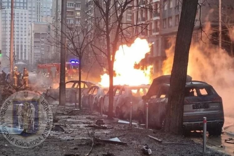 Rusiya Kiyevdə 6 ölkənin səfirlikləri yerləşən binanı BOMBALADI - Çox sayda ÖLÜ və YARALILAR...