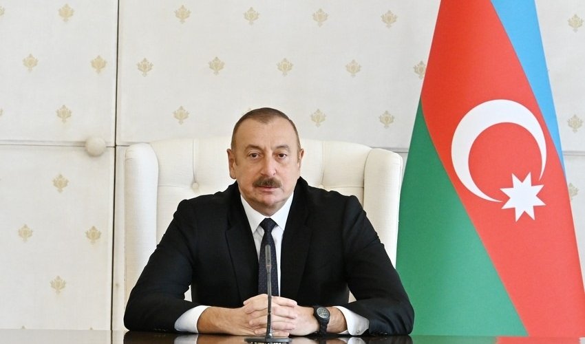 PREZİDENT: "Mənə dedilər ki, təyyarə bu səbəbdən istiqamətini dəyişib..."