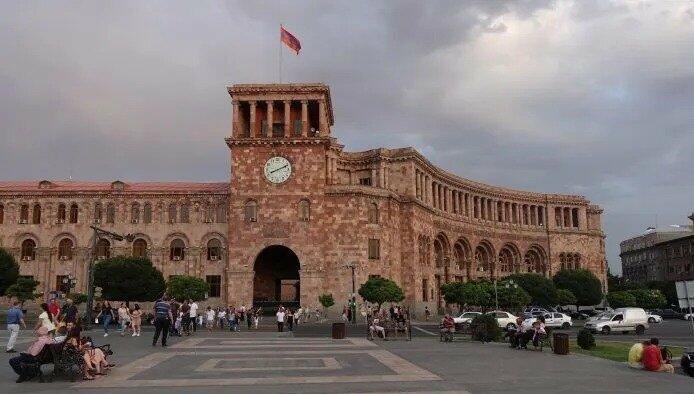 Böyük MÜHARİBƏ... - Erməni astroloq 2025-ci ildə Ermənistanı NƏLƏR GÖZLƏDİYİNİ AÇIQLADI