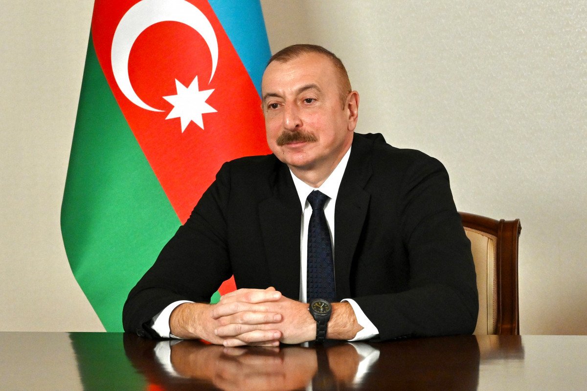 Prezident Dünya Azərbaycanlılarının Həmrəyliyi Günü münasibətilə vətəndaşları TƏBRİK ETDİ