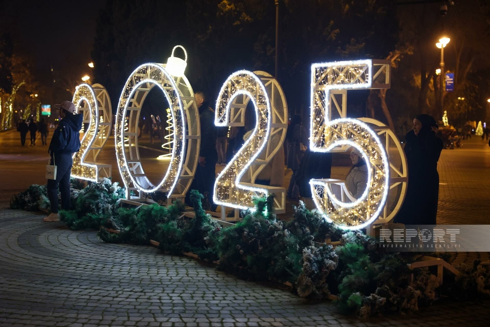Bakı 2025-ci ili belə qarşılayır - FOTOREPORTAJ