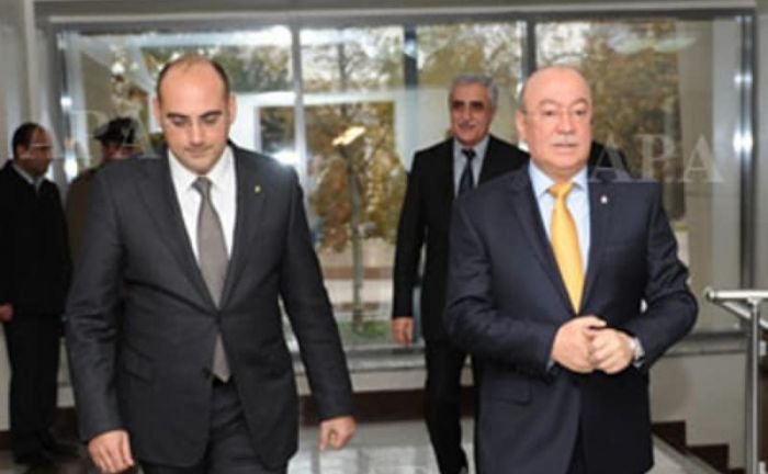 FHN-nin Tikintidə Təhlükəsizliyə Nəzarət Dövlət Agentliyində sənəd qəbuluda ŞİRİNLİK tələb edən KİMDİR?