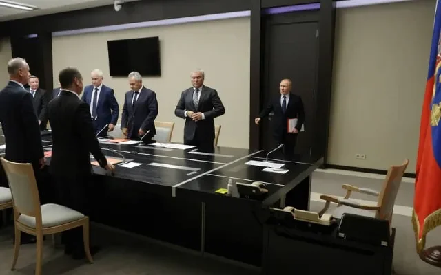 Putin təcili Təhlükəsizlik Şurasını topladı