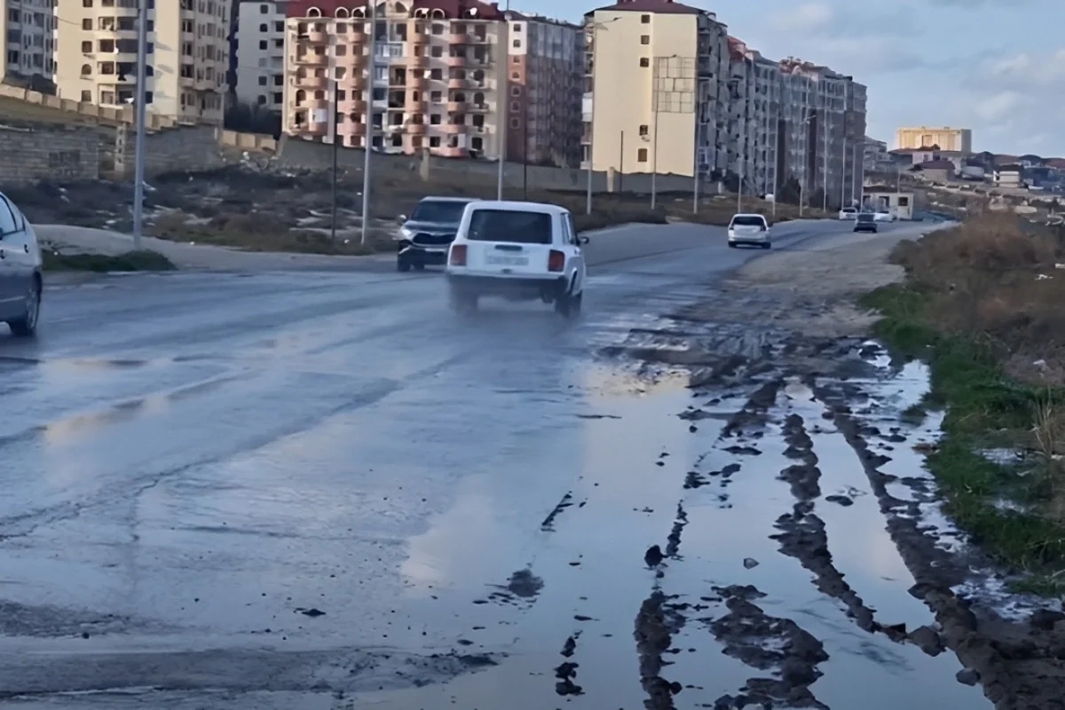 Masazırda kanalizasiya borusu DAŞDI - Magistral yolu ÇİRKAB SUYU BASDI