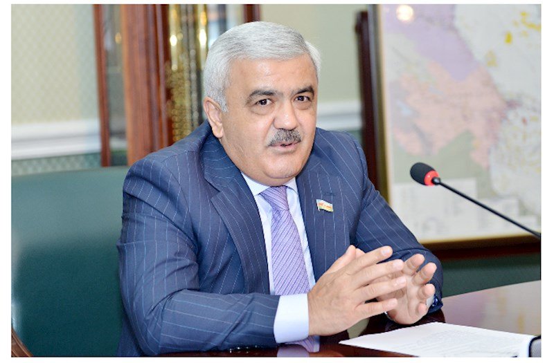 “Kral öldü, yaşasın yeni kral!” — Rövnəq Abdullayev