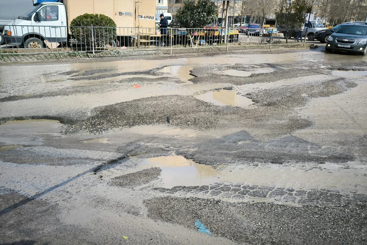 Masazırda iki yaşayış kompleksinin YOL DƏRDİ: "Avtomobillərimiz SIRADAN ÇIXIR"