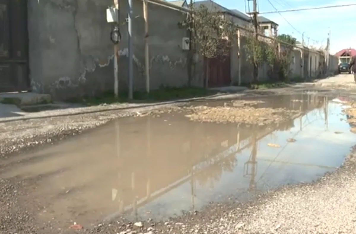 Biləcəridə yağış yağdıqdan sonra evlərin zirzəmilərini SU BASIR