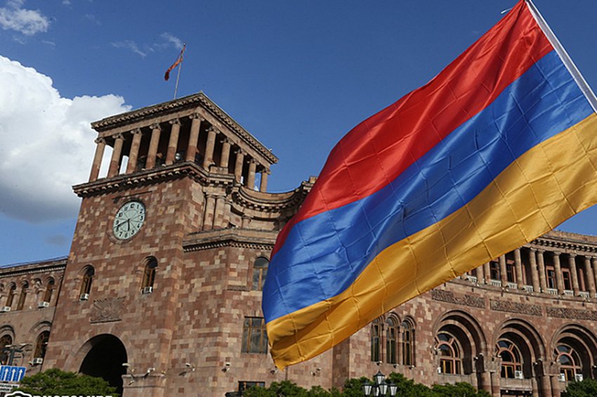 İrəvan QARIŞDI: Sərkisyan elə bir ölkənin vətəndaşı oldu ki… – FOTO