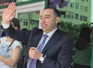 Sumqayıtda bələdiyyə sədri Adil Xudadatov sahibkarlardan bu üsulla pul toplayır? -Fotofakt