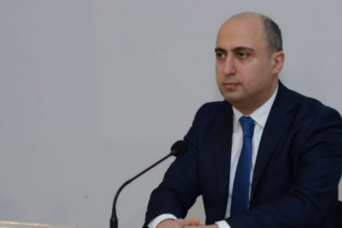 Keçmiş şöbə müdiri nazirliyi “yıxıb sürüdü”