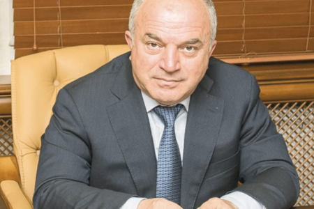 Kamil Əliyev özü üçün işıqfor qoydurub – məşhur şirkətə etiraz