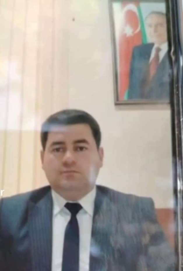 Gədəbəyin icra hakimiyyətinin vəzifəli şəxsi qazini döyüb? “Lexus”a minib qaçdı…..- Video