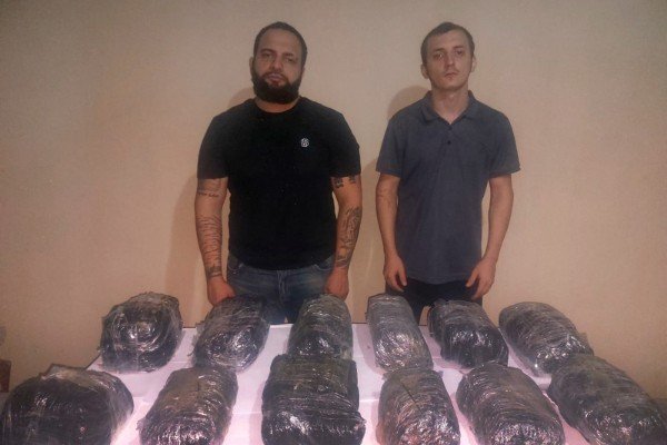 Külli miqdarda narkotiki ölkəyə keçirməyə cəhd edən şəxslər yerli əhalinin köməyi ilə saxlanılıblar
