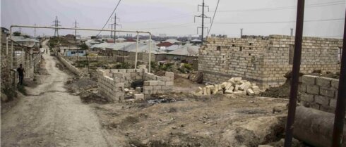 Masazırda şollar su kəmərinin mühafizə zonası zəbt edilib: Ev tikən kim, obyekt tikən kim...