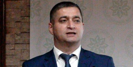 Elşən Qafarov Emin Əmrullayevi debata dəvət etdi: - “Təhsil sahəsində baş verən dağıdıcı fəaliyyəti müzakirə etmək istəyirəm”