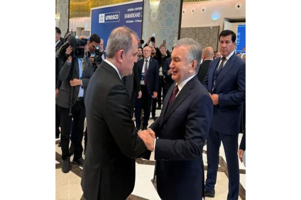 Ceyhun Bayramov Səmərqənddə Şövkət Mirziyoyevlə görüşüb
