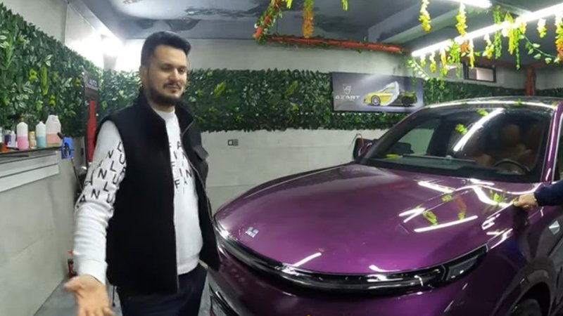 Məşhur iş adamının bahalı avtomobillərinə həbs qoyulub (FOTO)
