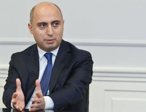 " Əgər bu gün müəllimi də, şagirdi də məktəbdən narazıdırsa, o zaman nazirlik niyə var və orada çalışanlar niyə maaş alırlar? " deyə bilərdim, amma