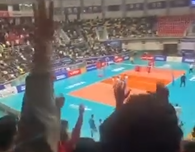 Güney Azərbaycanda ana dili üçün tribunalar AYAĞA QALXDI: “Türk dilində mədrəsə, olmalıdır hər kəsə!” - VİDEO