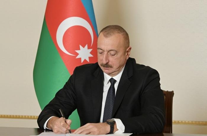 Prezident Cahangir Novruzov, Məsud Aşina və digər bir qrup şəxsi təltif edib