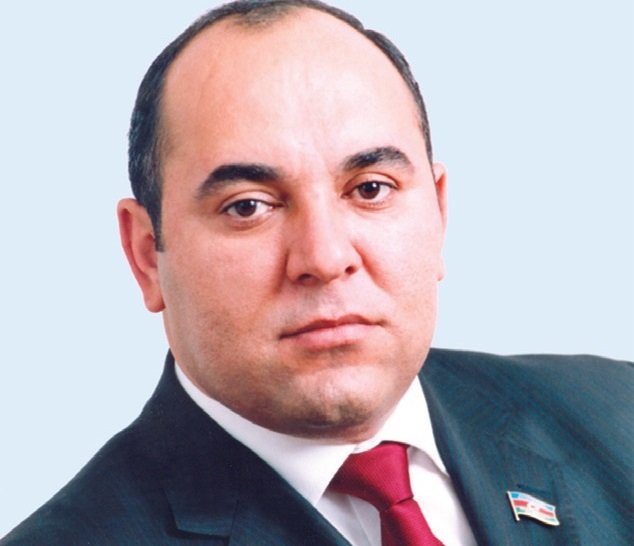 Sabiq deputat Əhəd Əhmədov saxta sənədi kimə verib?