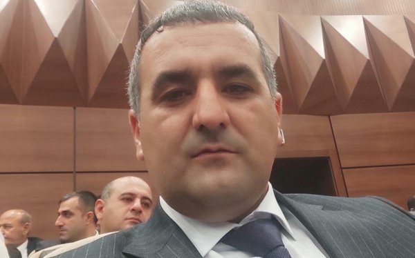 İmişlidə məktəb direktoru Ruslan İbayev şagirdi döydü - VİDEOFAKT