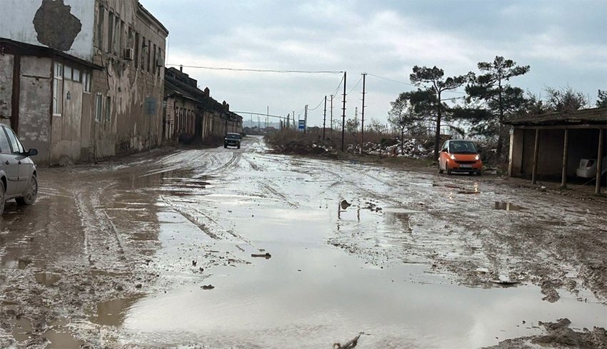 Balaxanının yolu “Balaxanıneft”in mühafizəsi altında sıradan çıxarılır - VİDEO/FOTO