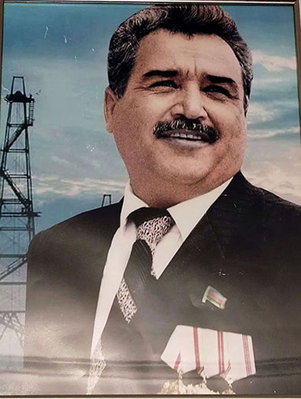 VƏKİL ABBASOV – SSRİ tarixində “ƏMƏK ŞÖHRƏTİ” ordeninin ilk tam kavaleri olan AZƏRBAYCANLI NEFTÇİ
